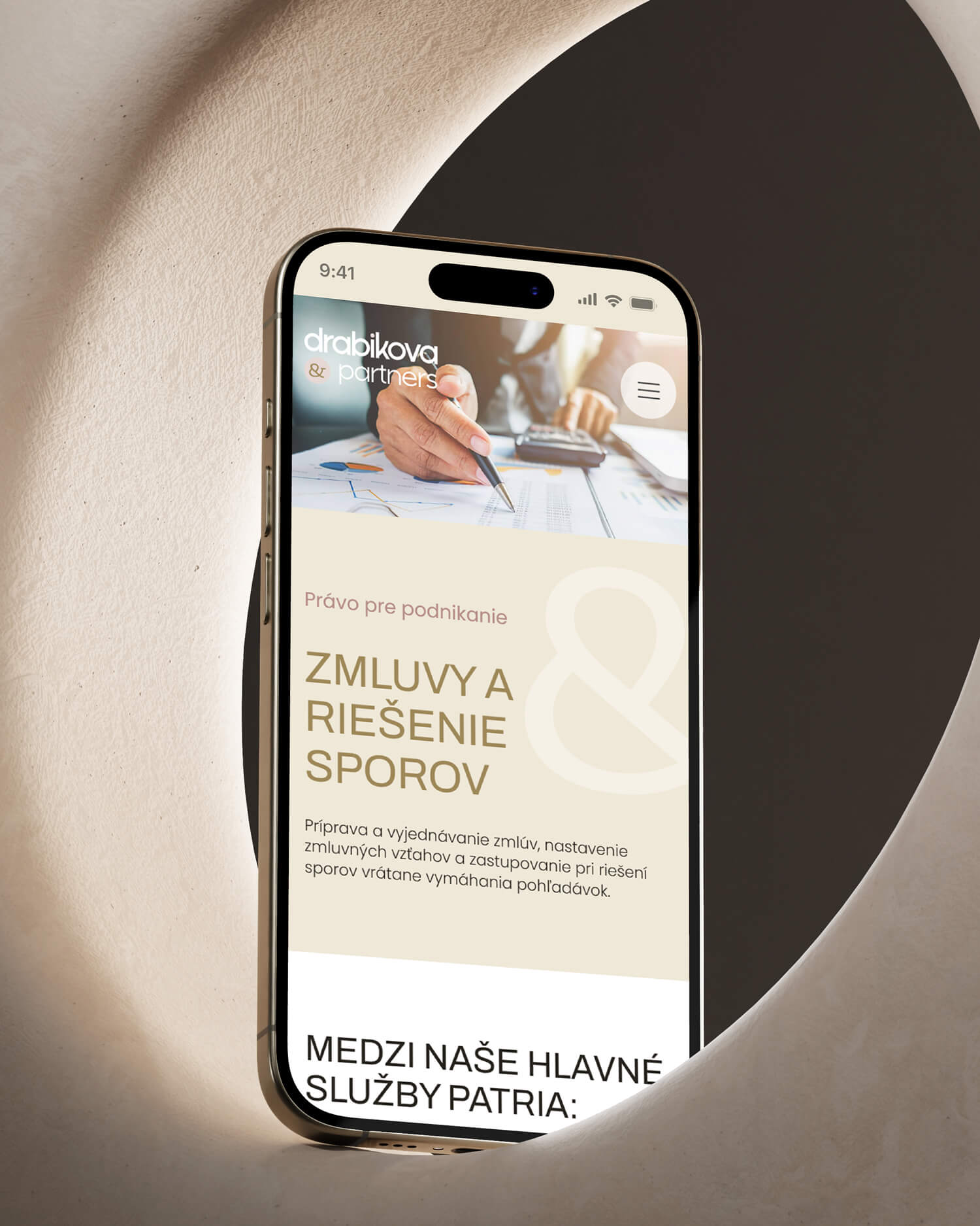 Responzívna úvodná stránka webu pre advokátsku kanceláriu na mobile