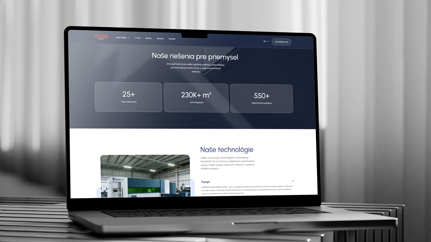 Technický SEO konzultant kontroluje štruktúrované dáta a indexovanie webu pre AI vyhľadávače